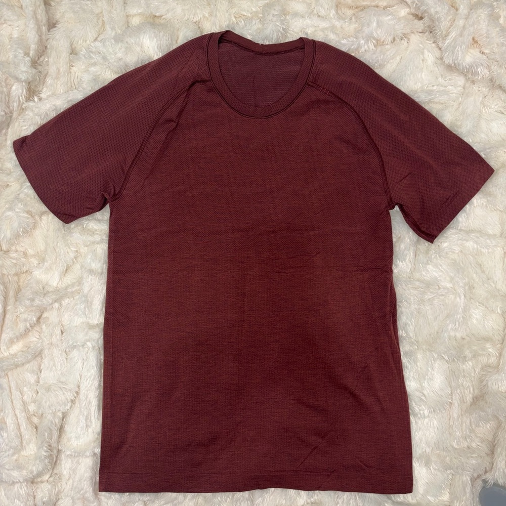 Lululemon Men's Crew Neck Short Sleeve Shirt - Burgundy
